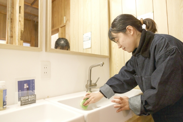JOT ワークラボ神戸での清掃業務-洗面台の掃除